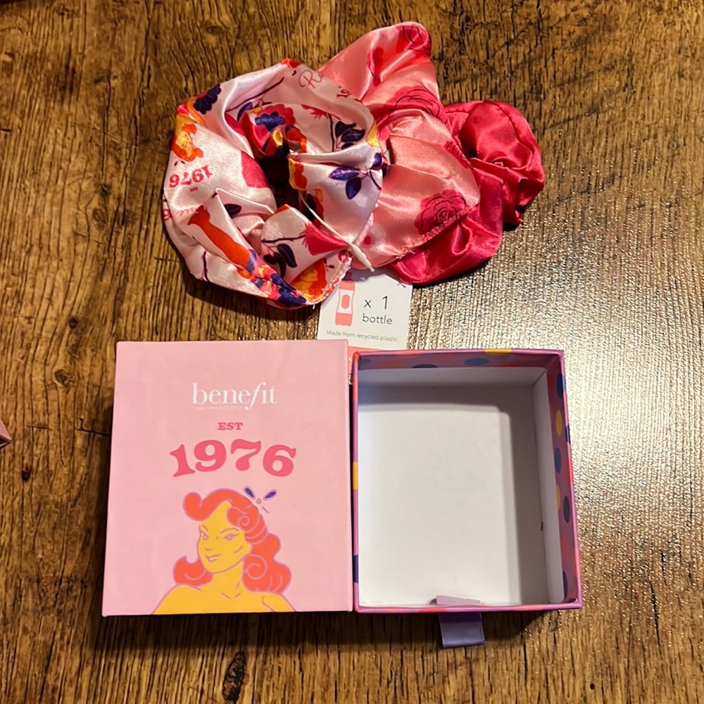 Benefit Scrunchie Set(New)